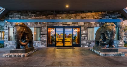 Azure Hotel & Suites, Trademark Collection by Wyndham