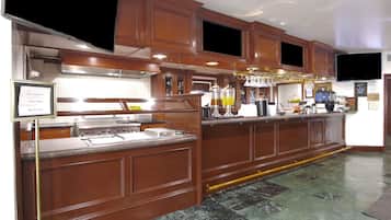 Café da manhã com buffet grátis todos os dias