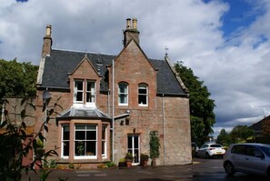 Exterior - Ardmeanach House (Inverness)