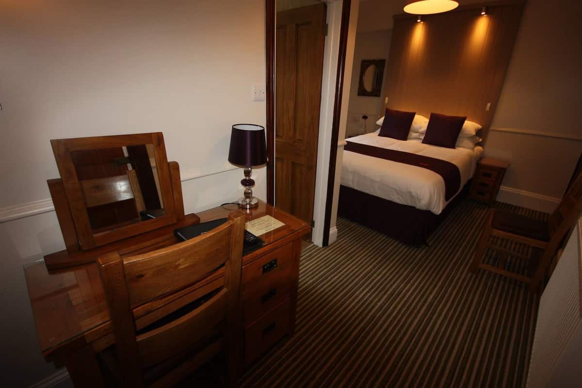 Kamar Double Mewah, 1 Tempat Tidur King, pemandangan laut (Second Floor) | Minibar, brankas, setrika/meja setrika, dan Wi-Fi gratis