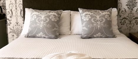 Luxury Room | Minibar, in-room safe, iron/ironing board, free WiFi