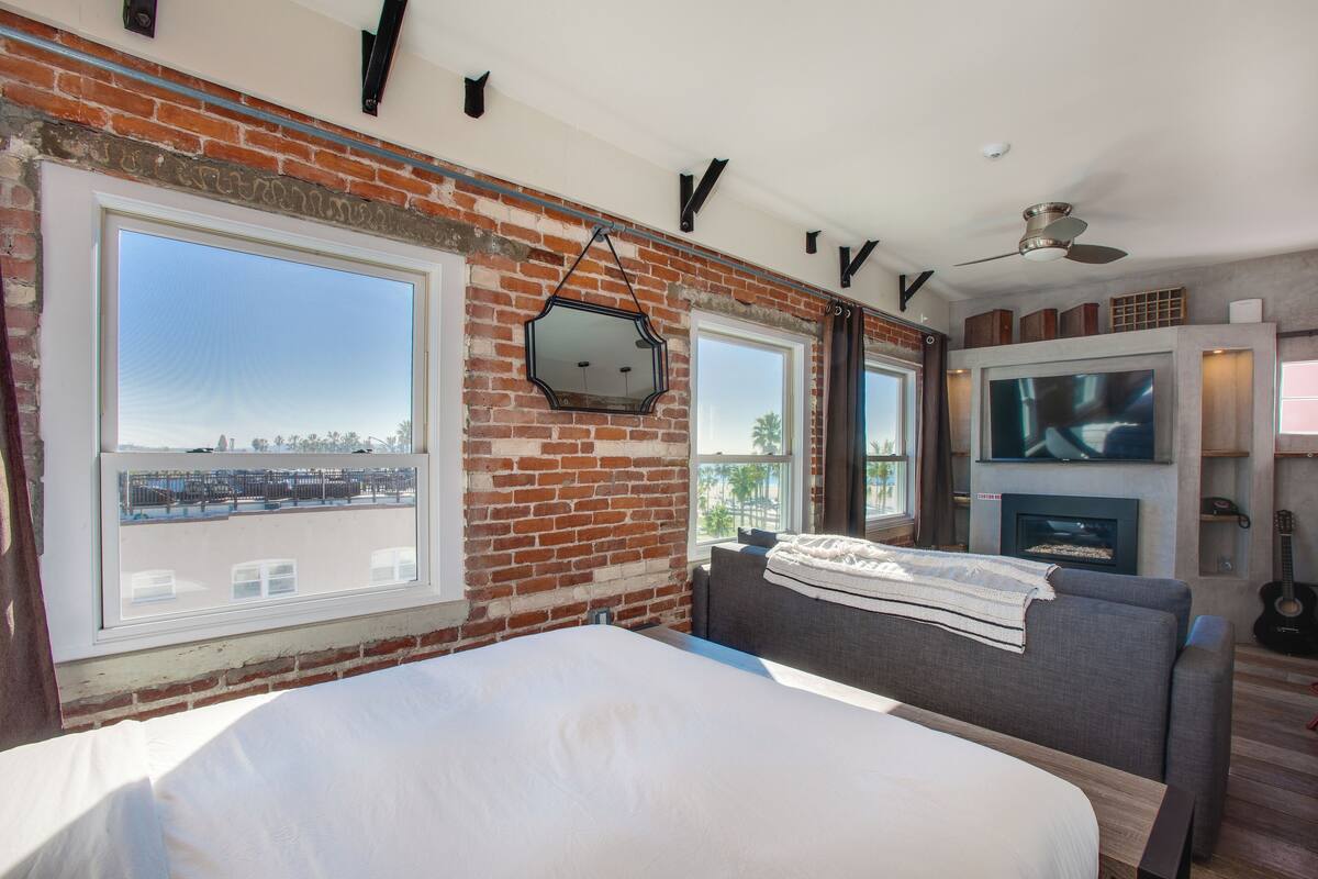 ocean view ph bungalow | living area | flat-screen tv