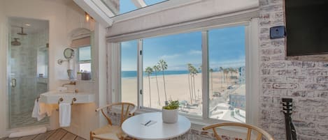 Ocean View PH Bungalow | Premium bedding, iron/ironing board, free cribs/infant beds, free WiFi