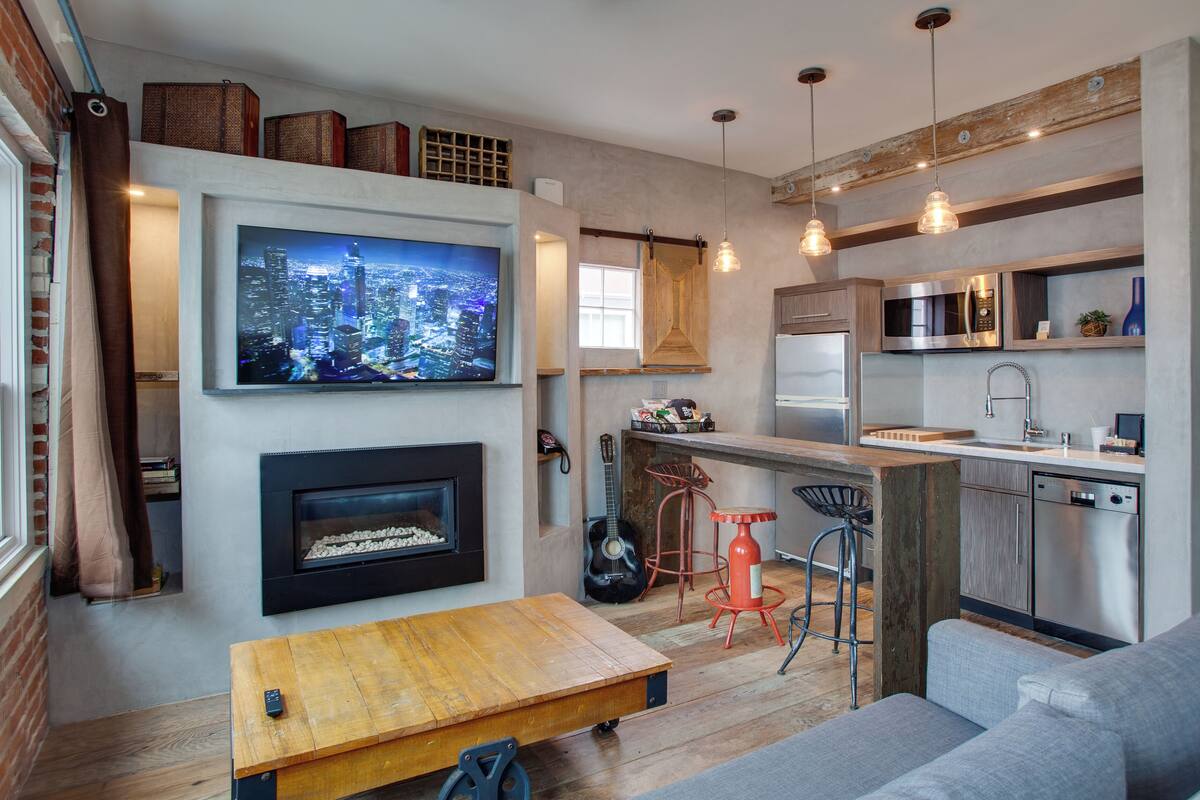 ocean view ph bungalow | living area | flat-screen tv