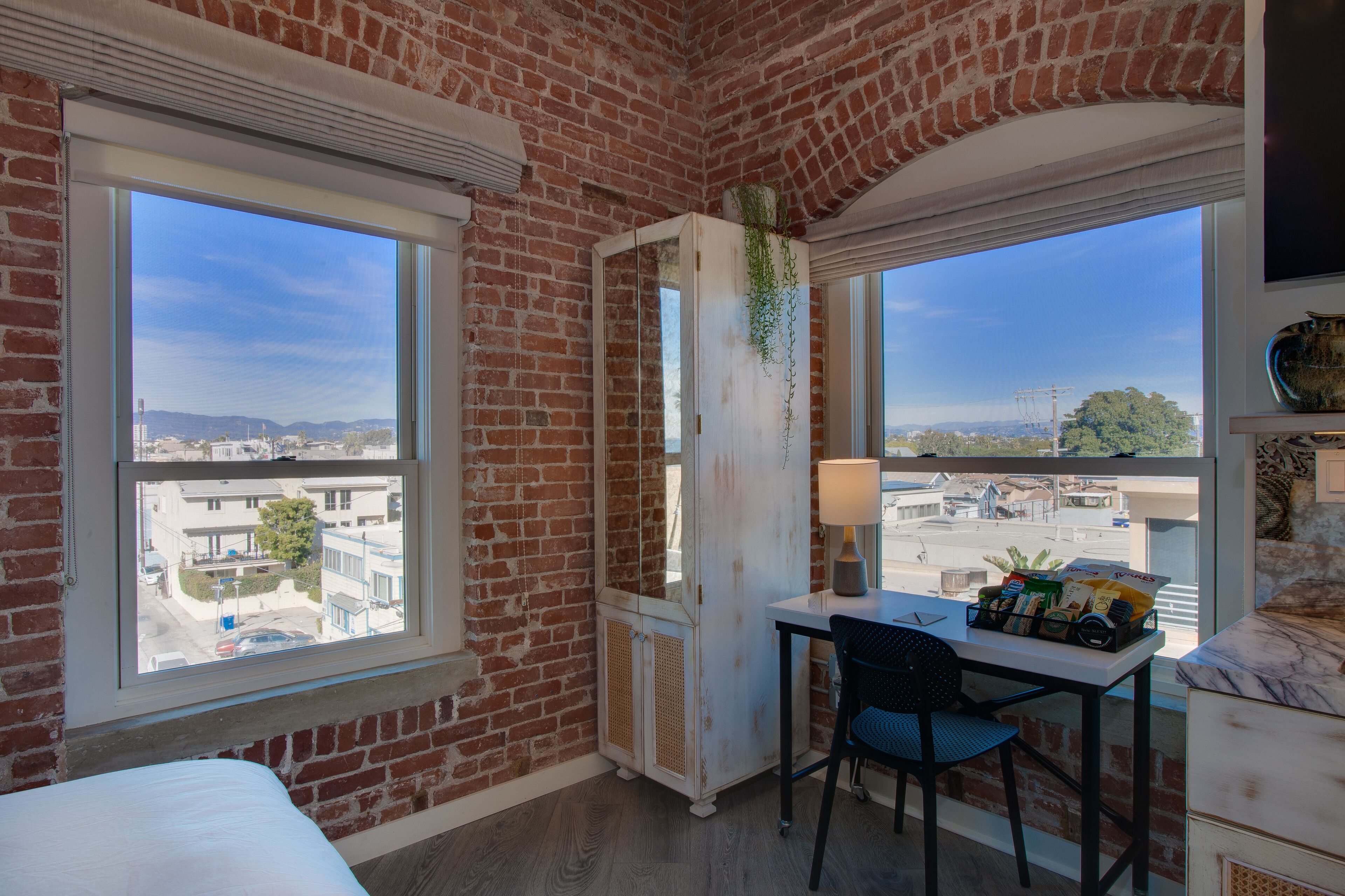 room (cozy) | premium bedding, iron/ironing board, free cots/infant beds, free wifi