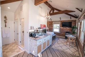 Ocean View PH Bungalow | Ropa de cama de alta calidad y tabla de planchar con plancha
