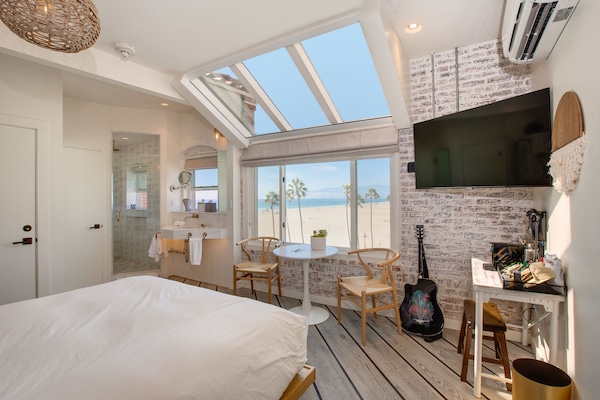 Ocean View PH Bungalow | Premium bedding, iron/ironing board, free cribs/infant beds, free WiFi