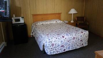Standard Room, 1 Double Bed, Non Smoking | Desk, free WiFi, bed sheets
