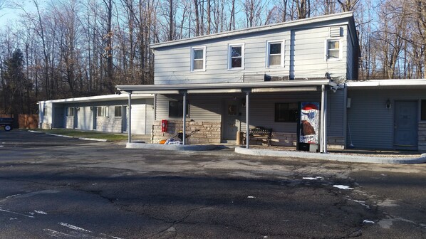 Front of property - Towne Inn of Fishkill (Fishkill)