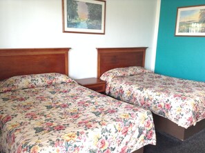 In-room safe, desk, free WiFi, bed sheets - Hotel Sahara (Ensenada)