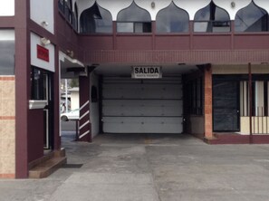 Property entrance - Hotel Sahara (Ensenada)