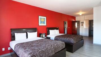 Family Suite | Desk, iron/ironing board, free WiFi