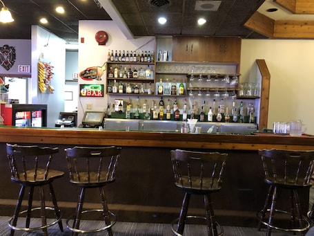 Bar (on property). Agassiz Park Lodge