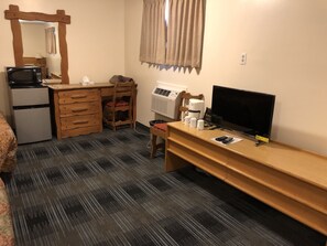 Economy-Zimmer, Hügelblick | Zimmerausstattung