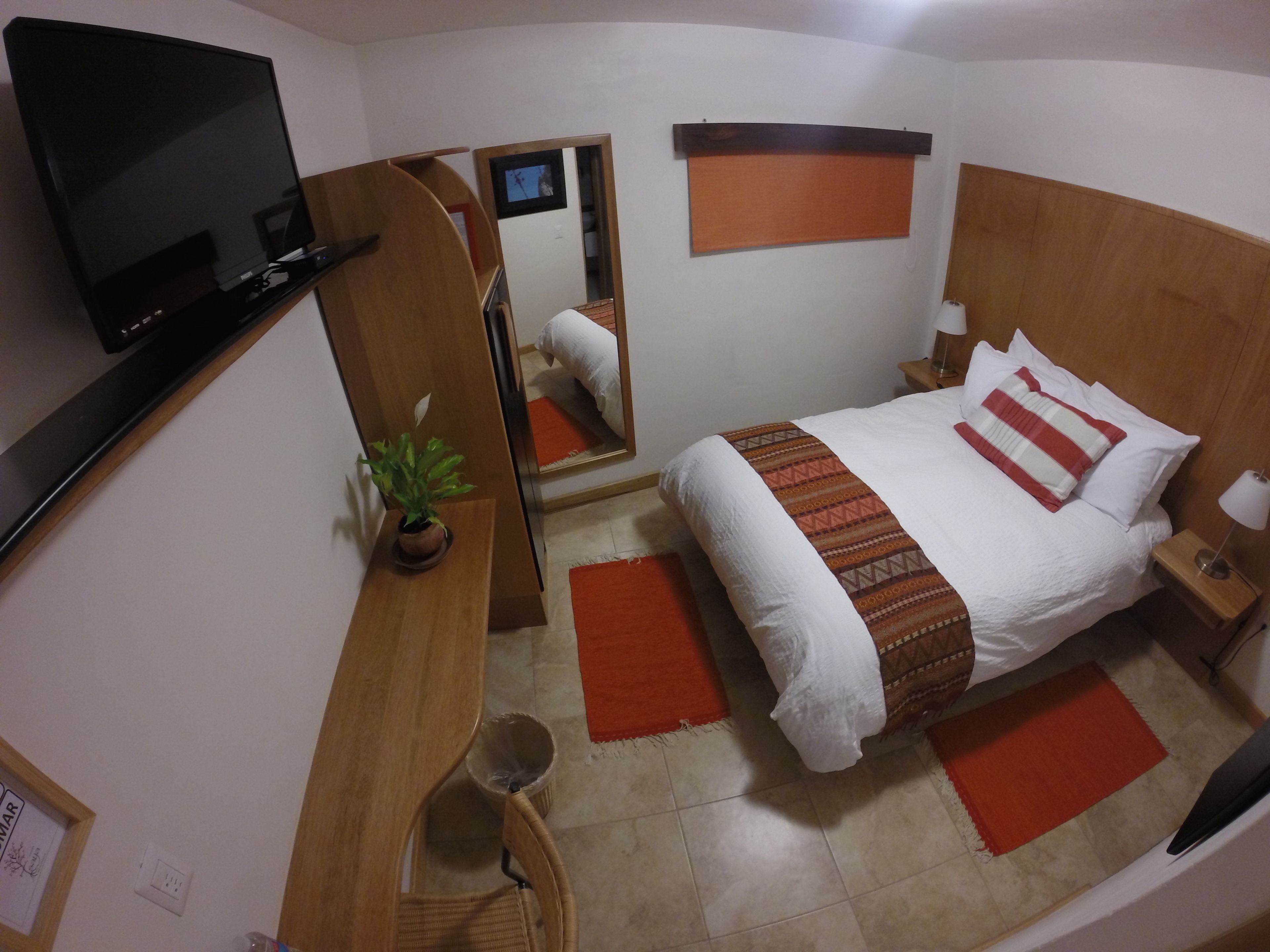 standard single room, 1 double bed | in-room safe, desk, bed sheets