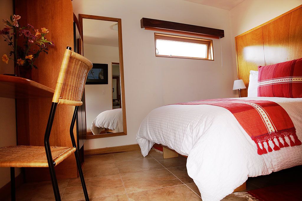 standard single room, 1 double bed | in-room safe, desk, bed sheets