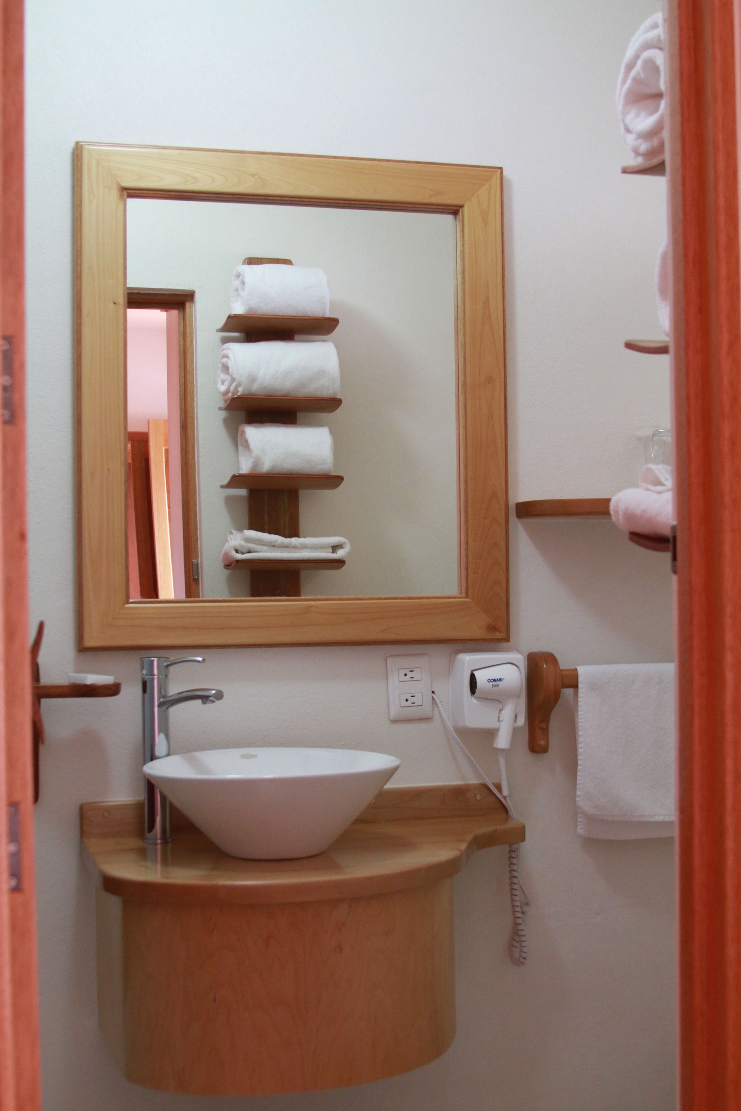 standard single room, 1 double bed | bathroom | shower, free toiletries, hair dryer, towels