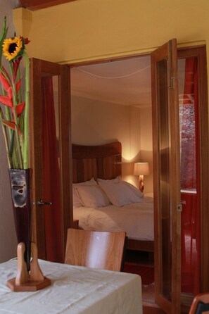 Room, 1 King Bed | In-room safe, desk, bed sheets - Casa Tsaya Boutique (Ezequiel Montes)