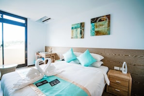 Deluxe Twin Room | Premium bedding, free minibar, in-room safe, desk