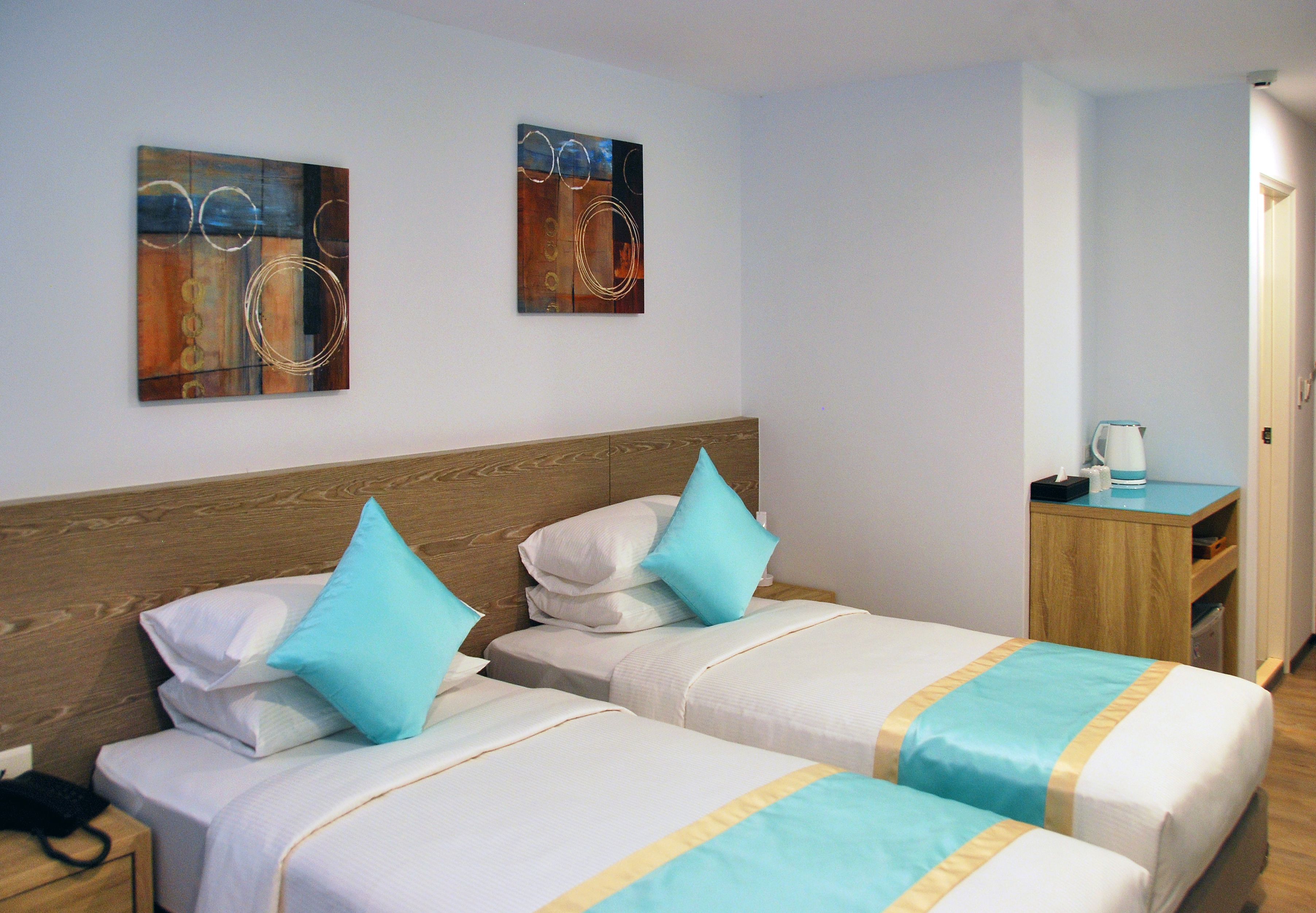 deluxe twin room | premium bedding, free minibar, in-room safe, desk