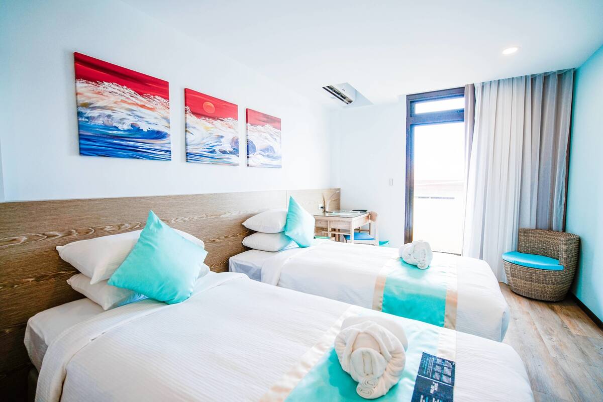 deluxe twin room | premium bedding, free minibar, in-room safe, desk