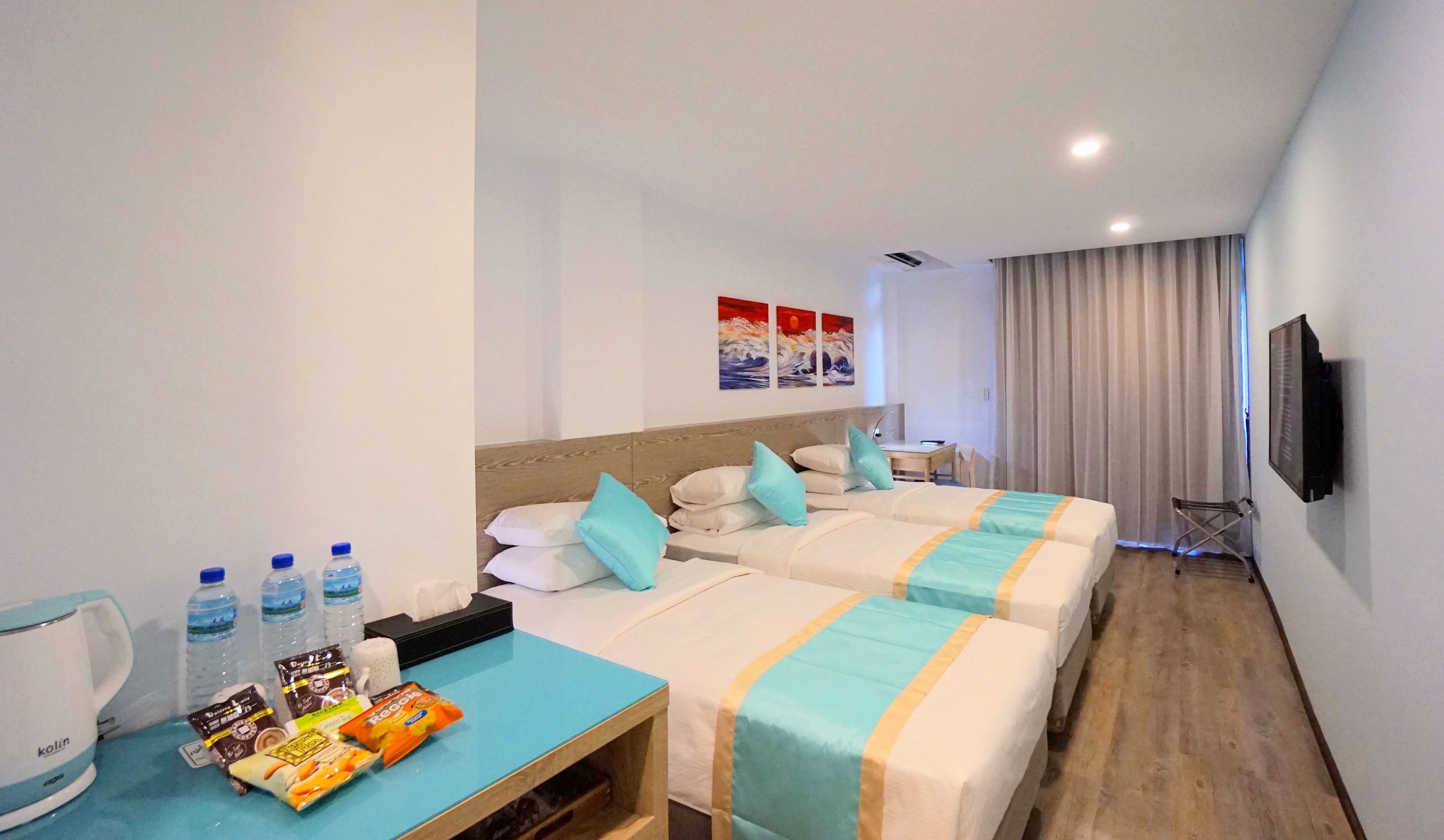 triple room, 3 single beds | premium bedding, free minibar, in-room safe, desk