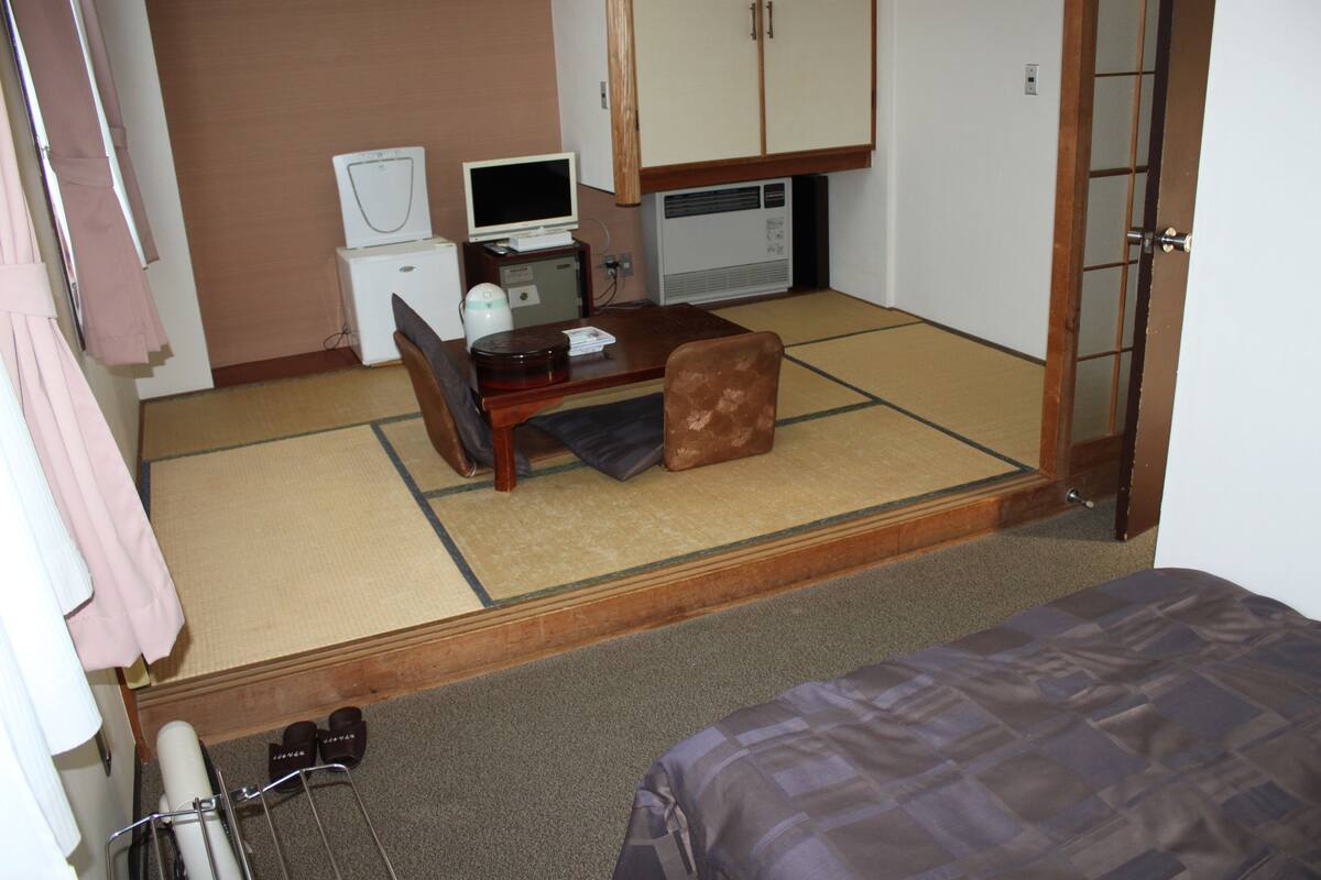 書桌、筆電工作空間、熨斗/熨衣板、折疊床/加床