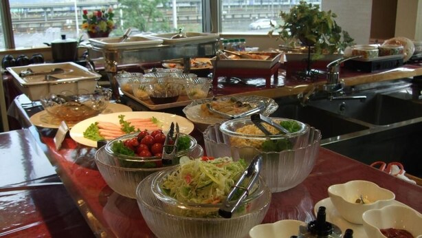 A buffet table with various food items and condiments. - Hotel Ekimae (Hakodate)