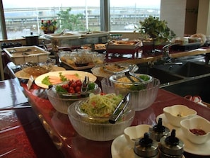 A buffet table with various food items and condiments. - Hotel Ekimae (Hakodate)