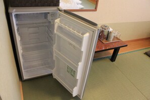 Mini-refrigerator - Hotel Ekimae (Hakodate)
