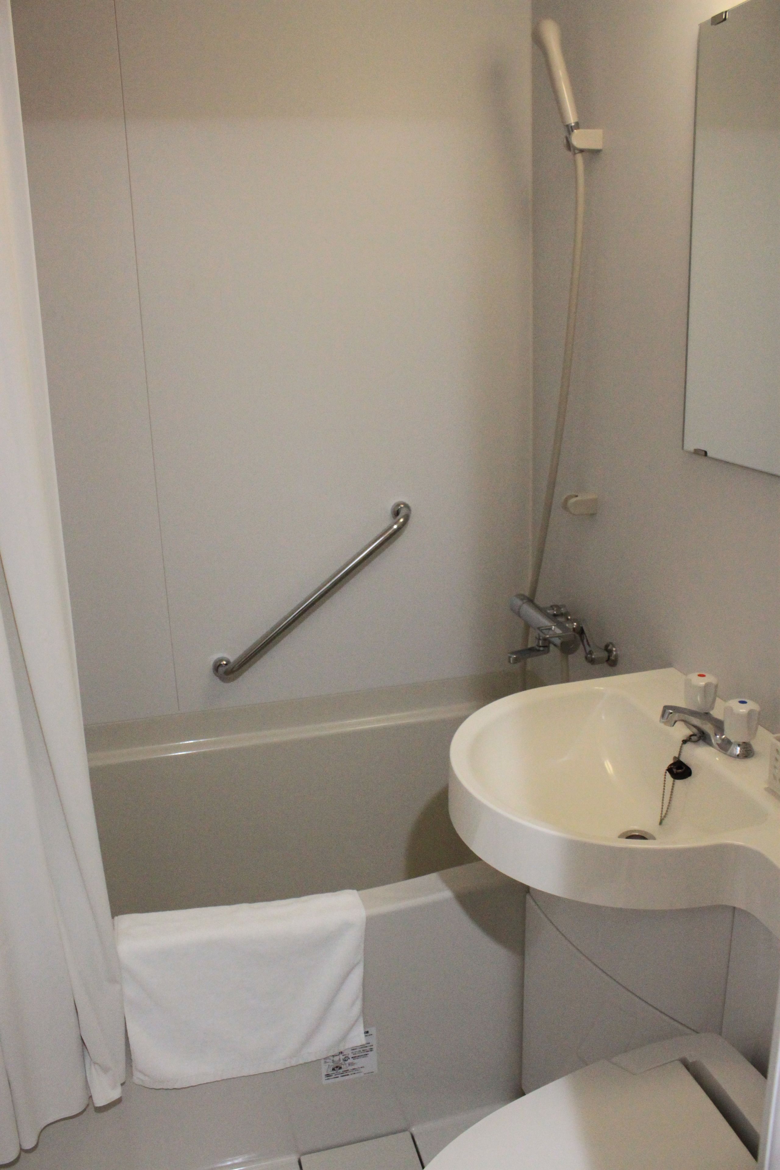 combined shower/bathtub, free toiletries, hair dryer, slippers