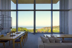 1 habitación, ropa de cama de alta calidad, cubrecamas y minibar 