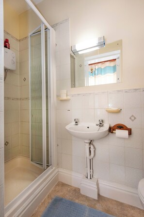 Standard Single Room, Ensuite | Bathroom