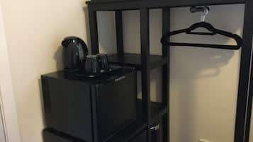 Standard Twin Room, Ensuite | Blackout drapes, free WiFi, bed sheets