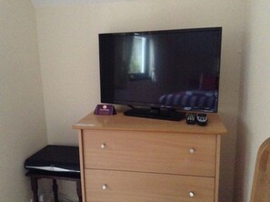 Cortinas blackout, wifi gratis y ropa de cama 