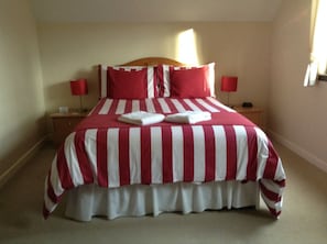 Standard Double Room, Ensuite | Blackout drapes, free WiFi, bed sheets - Darroch View B and B (Inverness)