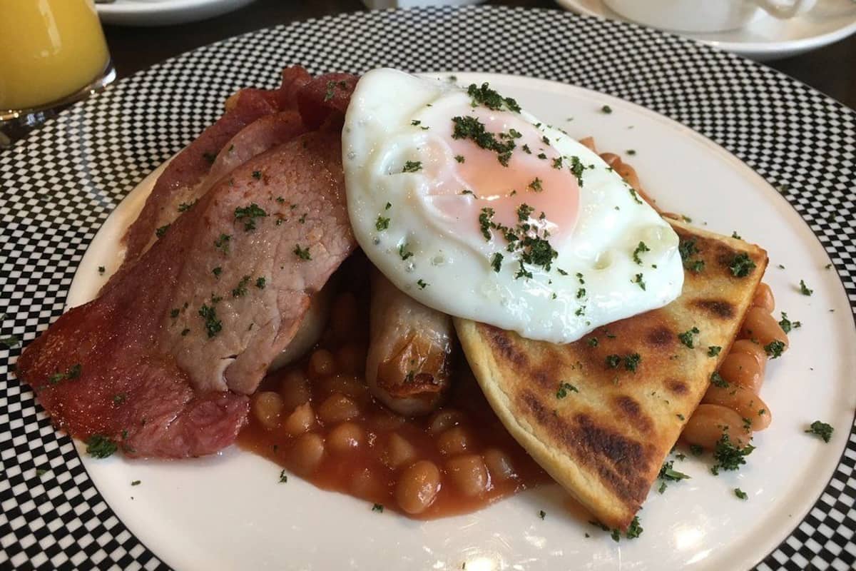 free daily full breakfast