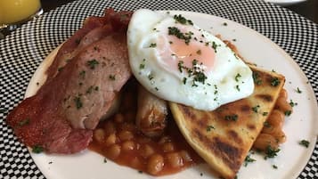 Petit déjeuner complet compris tous les jours