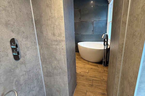 Family Room | Bathroom | Eco-friendly toiletries, hair dryer, towels, soap