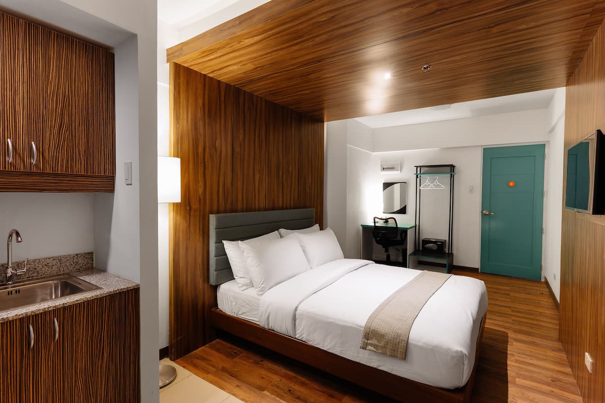 In-room safe, desk, bed sheets, wheelchair access