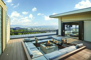 Presidential Studio Suite, 1 Bedroom, Non Smoking, City View | Premium bedding, in-room safe, blackout drapes, soundproofing