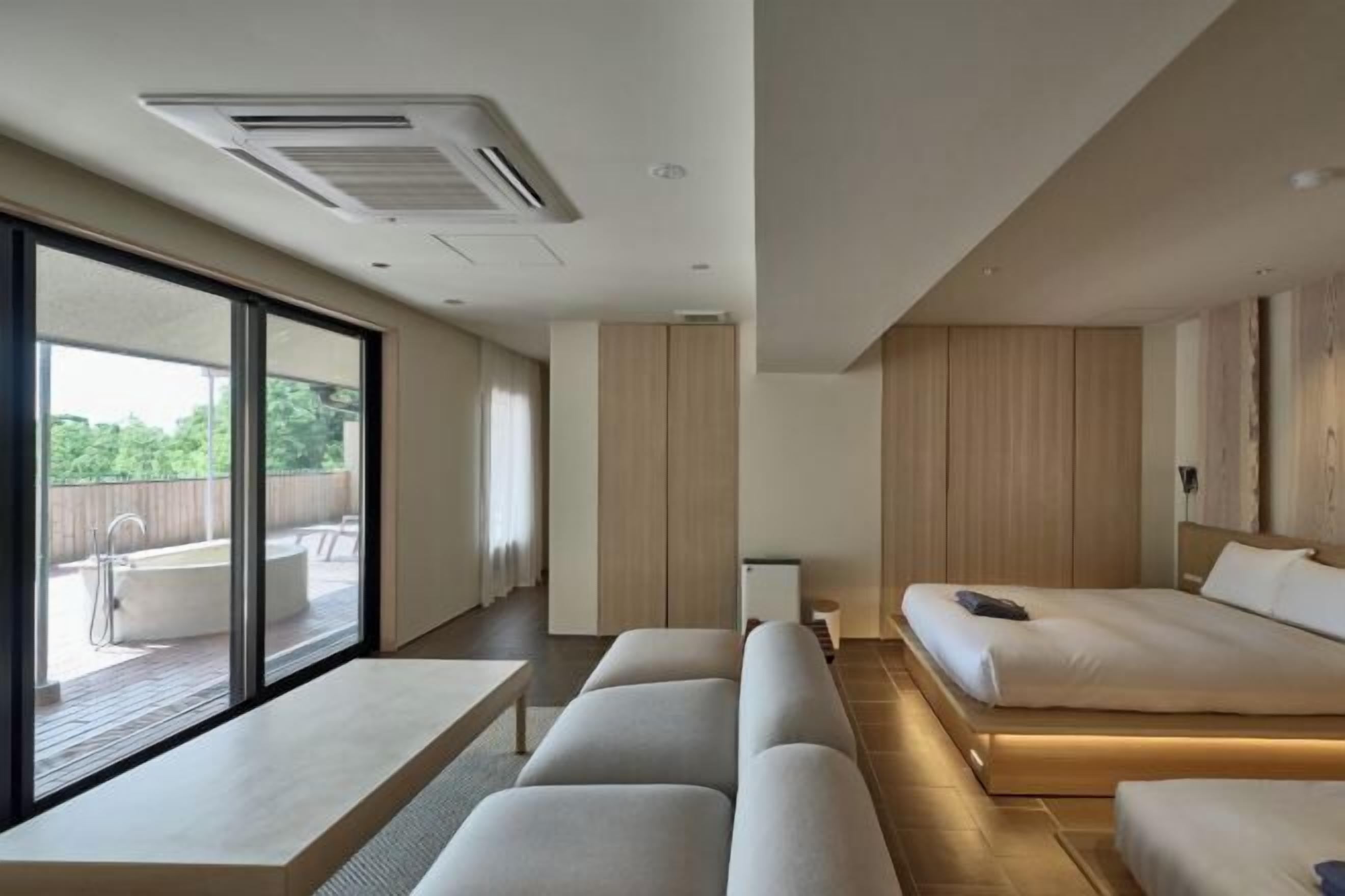 Premium bedding, in-room safe, blackout drapes, soundproofing