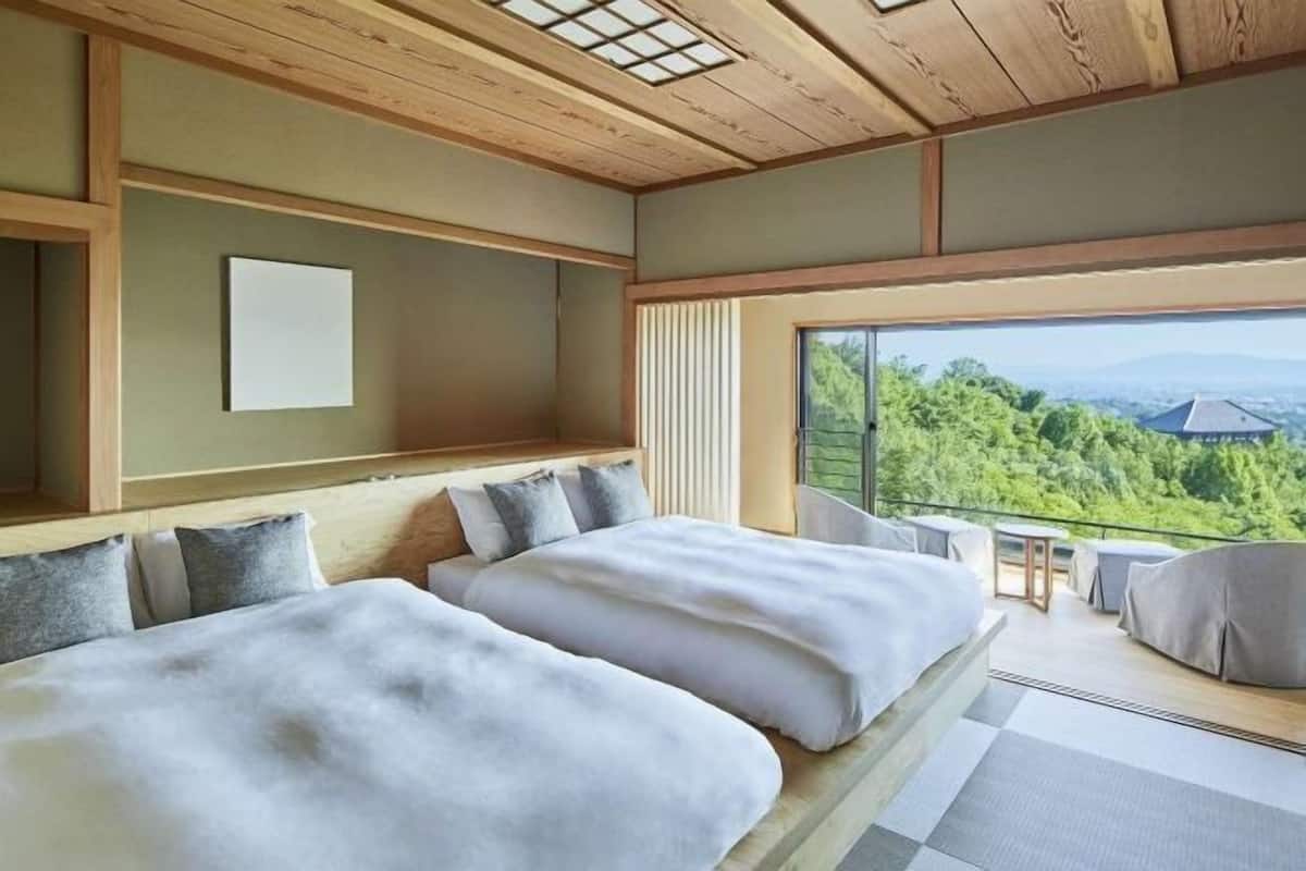 Premium bedding, in-room safe, blackout curtains, soundproofing