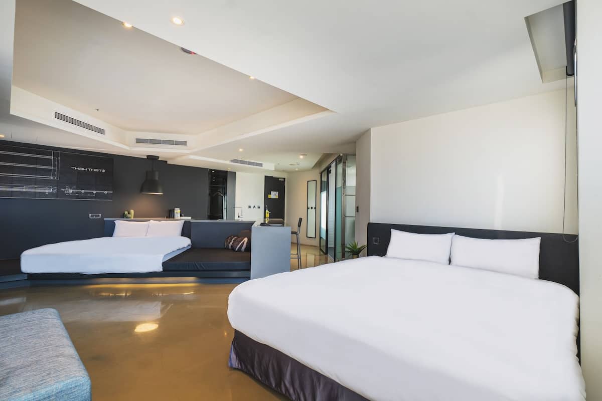 Deluxe Quadruple Room | In-room safe, free WiFi, bed sheets