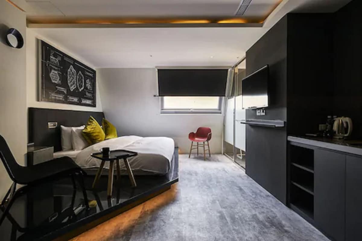 Caja de seguridad en la habitación, wifi gratis y ropa de cama 