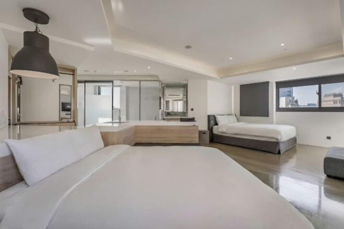 In-room safe, free WiFi, bed sheets