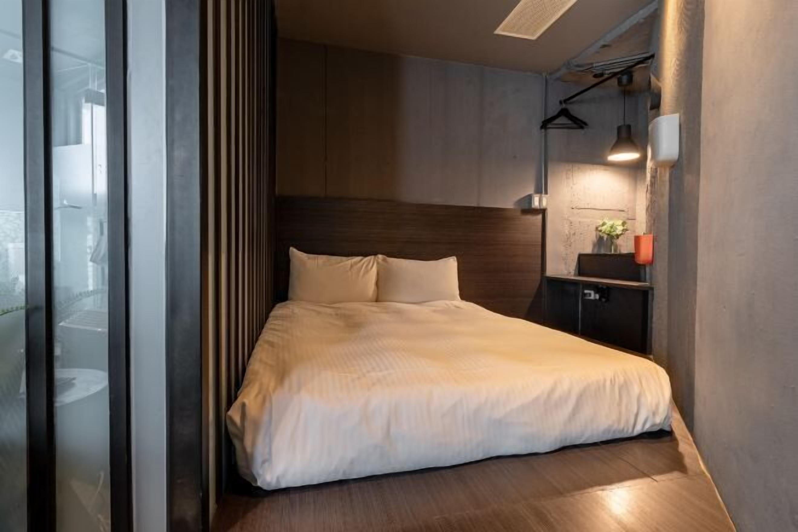 Széf a szobában, ingyenes wifi és ágynemű