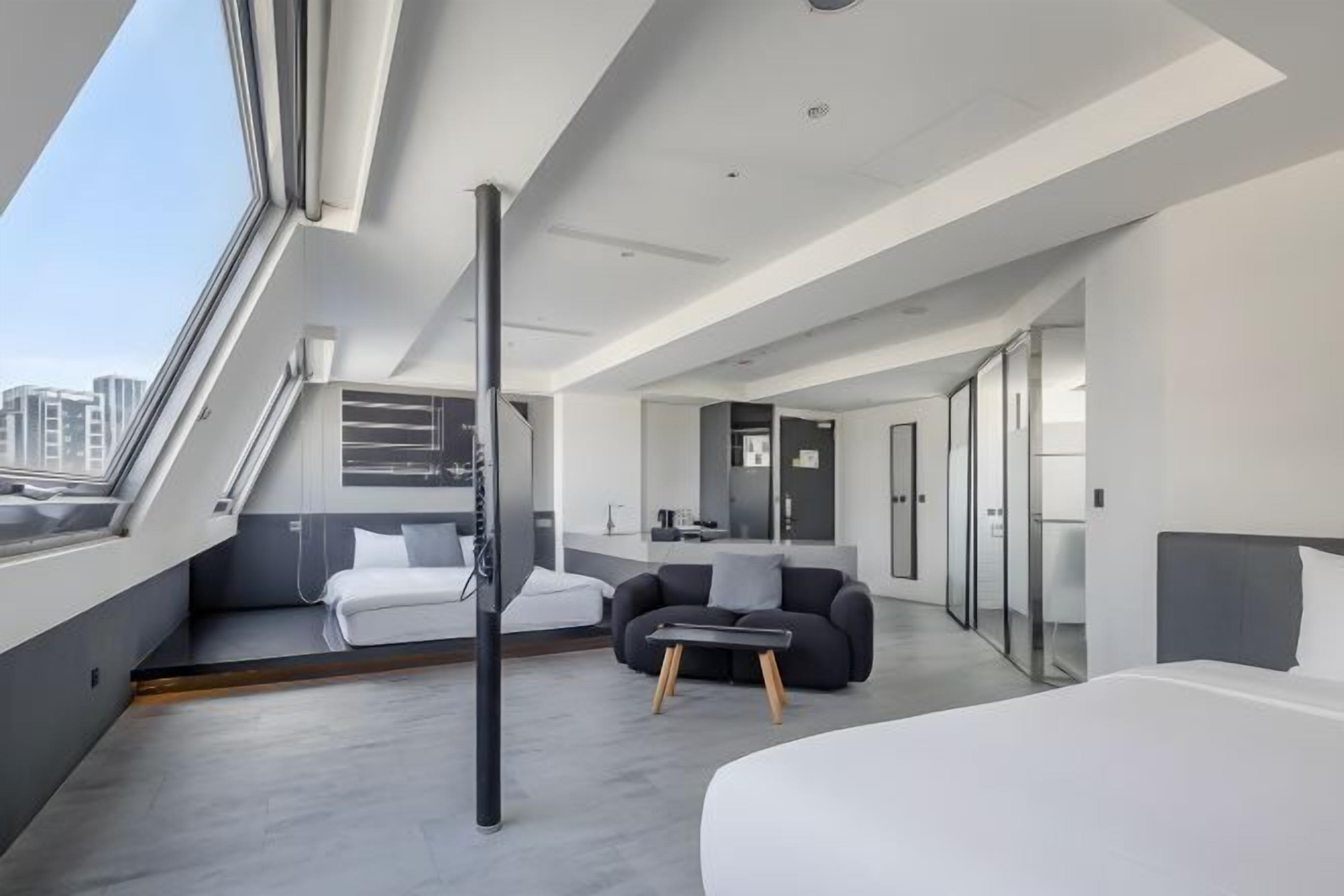 Tallelokero huoneessa, ilmainen Wi-Fi, vuodevaatteet