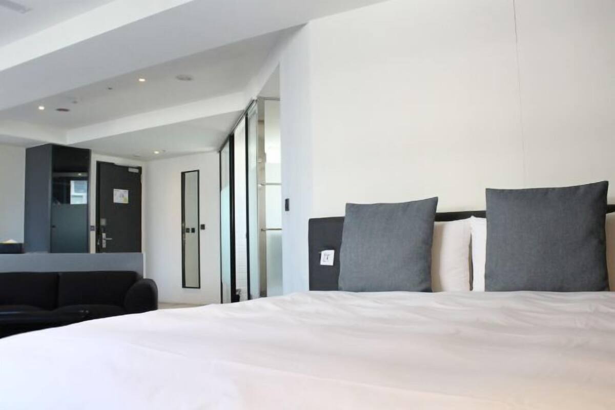 Coffres-forts dans les chambres, Wi-Fi gratuit, draps fournis