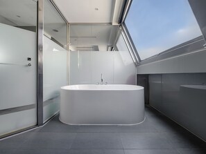 Superior Double Room | Bathroom | Shower, rainfall showerhead, hair dryer, bidet - CHECK inn Taichung Liming (Taichung)